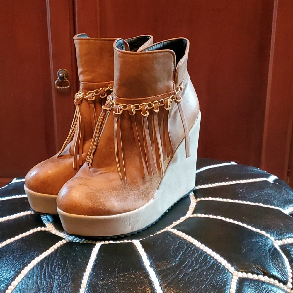 New Wedges With Gold Chain Fringe